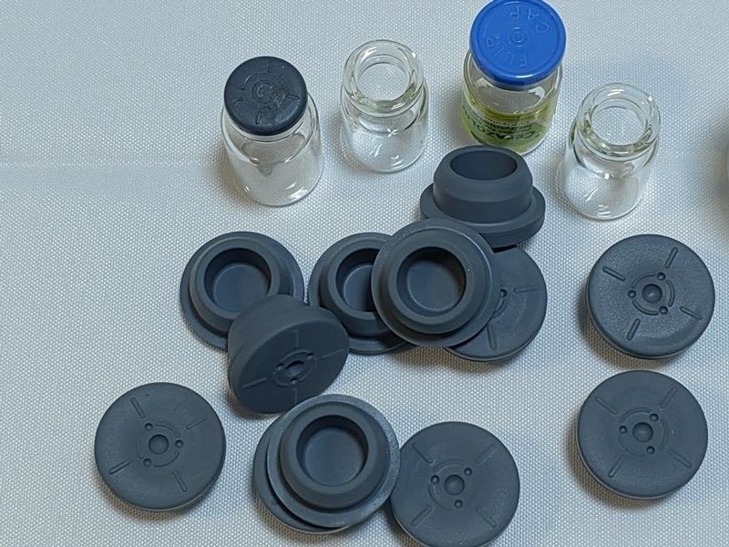 28mm 32mm tlenek etylenu sterylizowane materiały zużywane w medycynie Zamki z gumy butylowej bromowej do fiolki szklanej